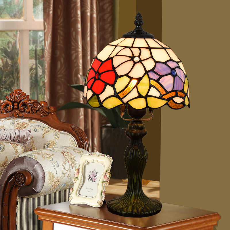 Lámpara de mesa de vidrio teñido de aluminio con flor tradicional Tiffany de 1 luz para dormitorio 