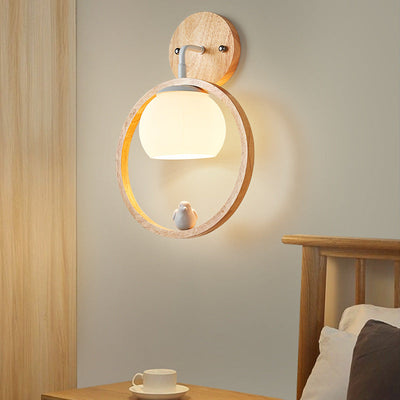 Zeitgenössische skandinavische runde Vogel Holz Glas 1-Licht Wandleuchte Lampe für Schlafzimmer 