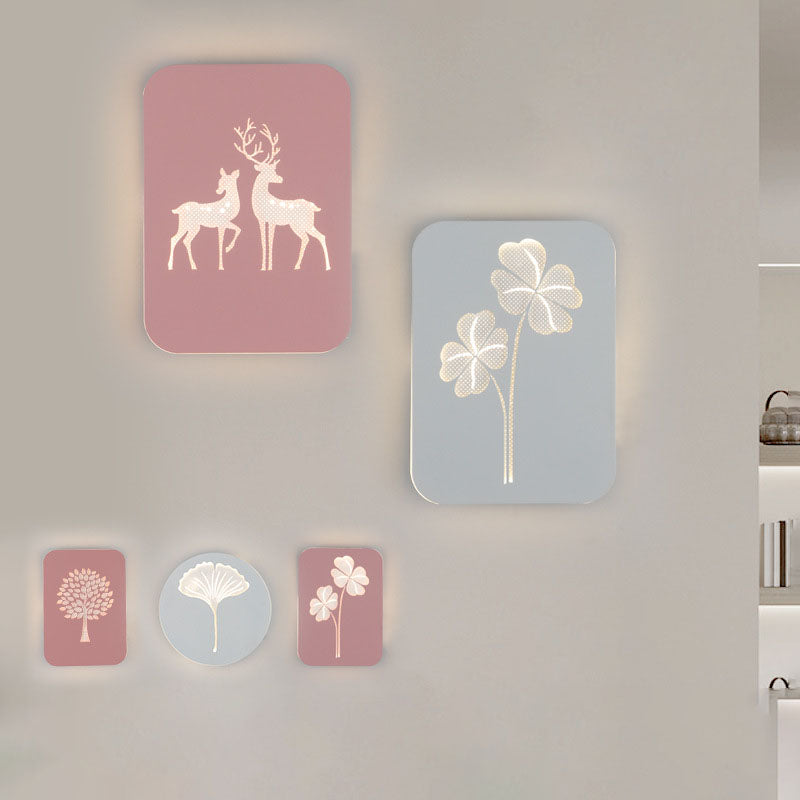 Zeitgenössische kreative LED-Wandlampe aus Acryl, Aluminium und Eisen mit Hirsch- und Ginkgodesign für das Schlafzimmer 