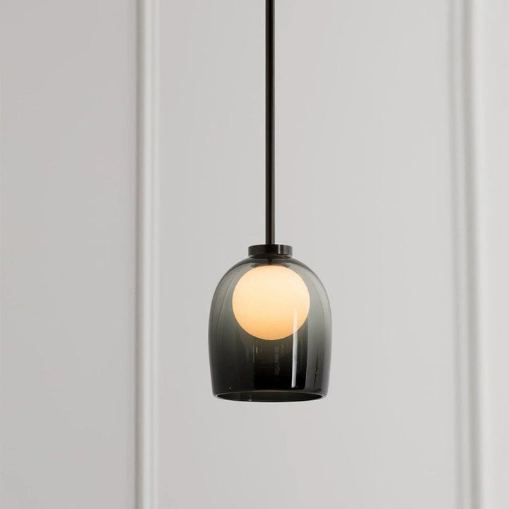 Lustre suspendu contemporain nordique en verre et fer avec une lumière pour chambre à coucher 