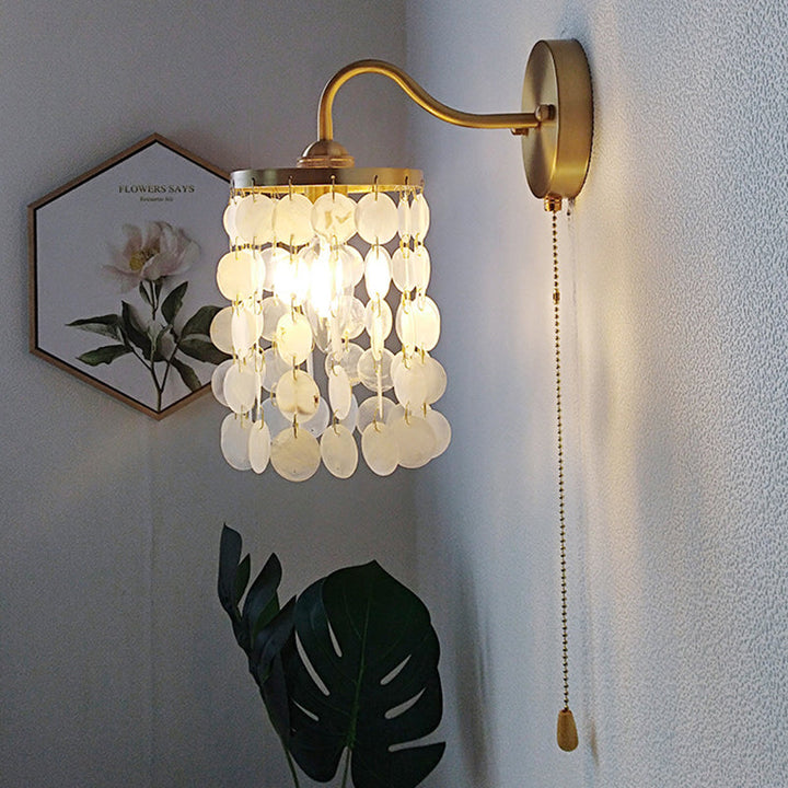 Traditional Vintage Round Shell Crystal Iron Frame 1-Light Wall Sconce Lamp For Living Room