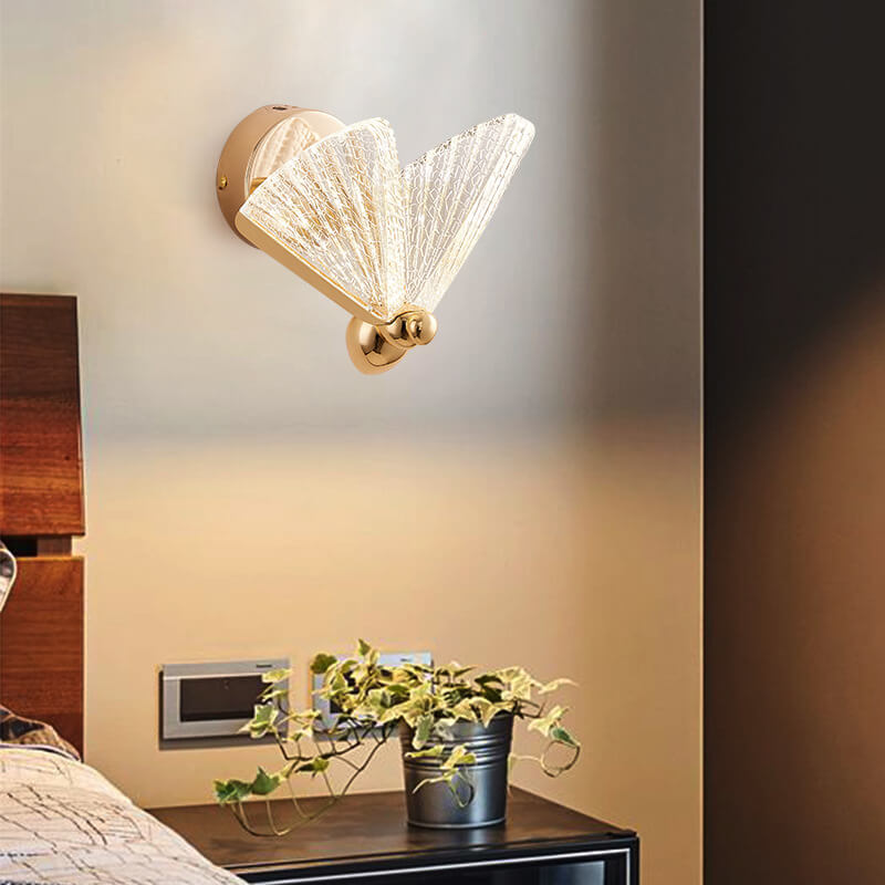 Applique murale LED en alliage de zinc acrylique créatif contemporain en forme de papillon pour chambre 
