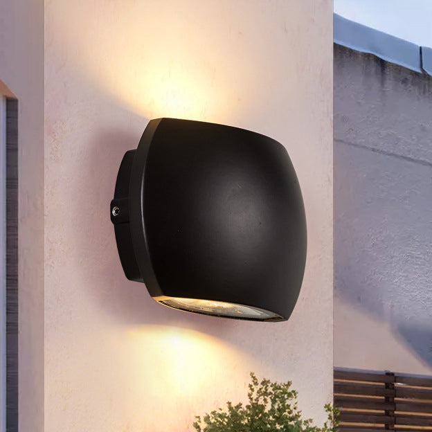 Zeitgenössische industrielle Halbkreis-Aluminium-LED-Außenwandleuchterlampe für den Garten 