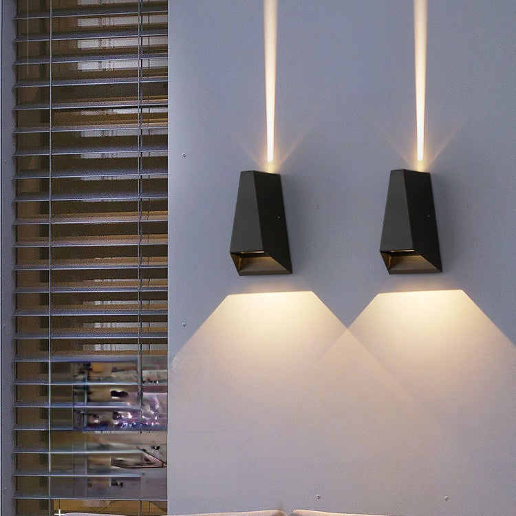 Applique murale LED en aluminium trapézoïdal étanche de simplicité moderne pour patio extérieur 