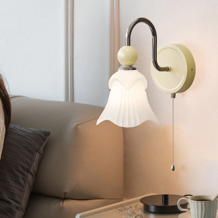 Traditional French Flower Round Ball Iron Glass 1-Light Wall Sconce Lamp For Bedroom