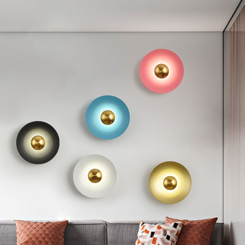 مصباح حائط LED بتصميم عصري على شكل صحن طائر لماكرون للإضاءة في غرفة النوم 