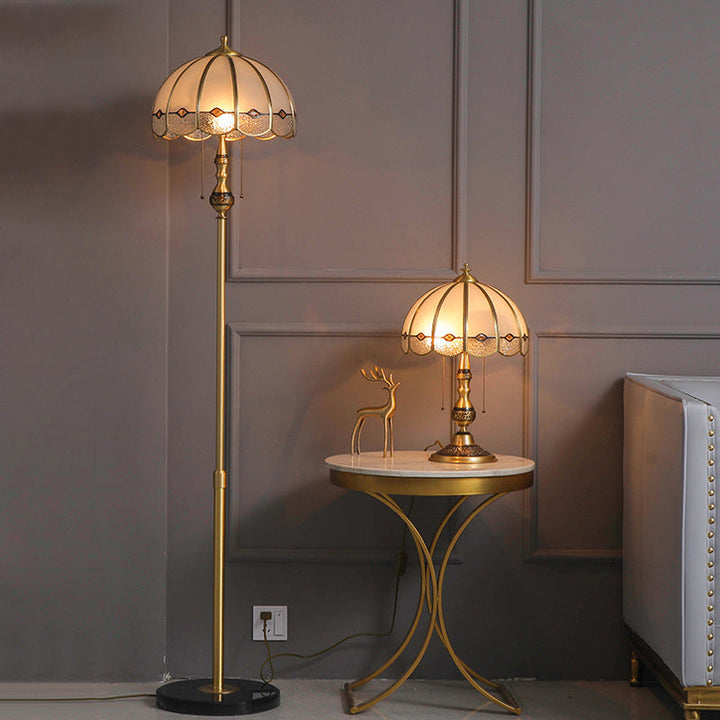 Lámpara de pie tradicional europea con paraguas de vidrio de cobre completo de 3 luces para sala de estar 