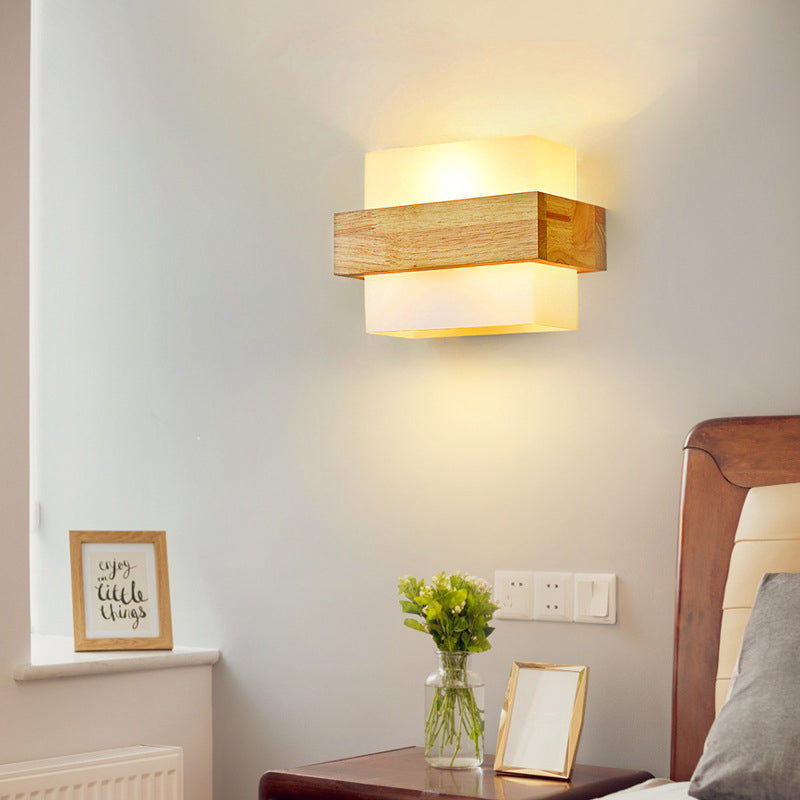 Lampe murale à une lumière cubique en bois et verre de style ferme traditionnelle pour chevet 