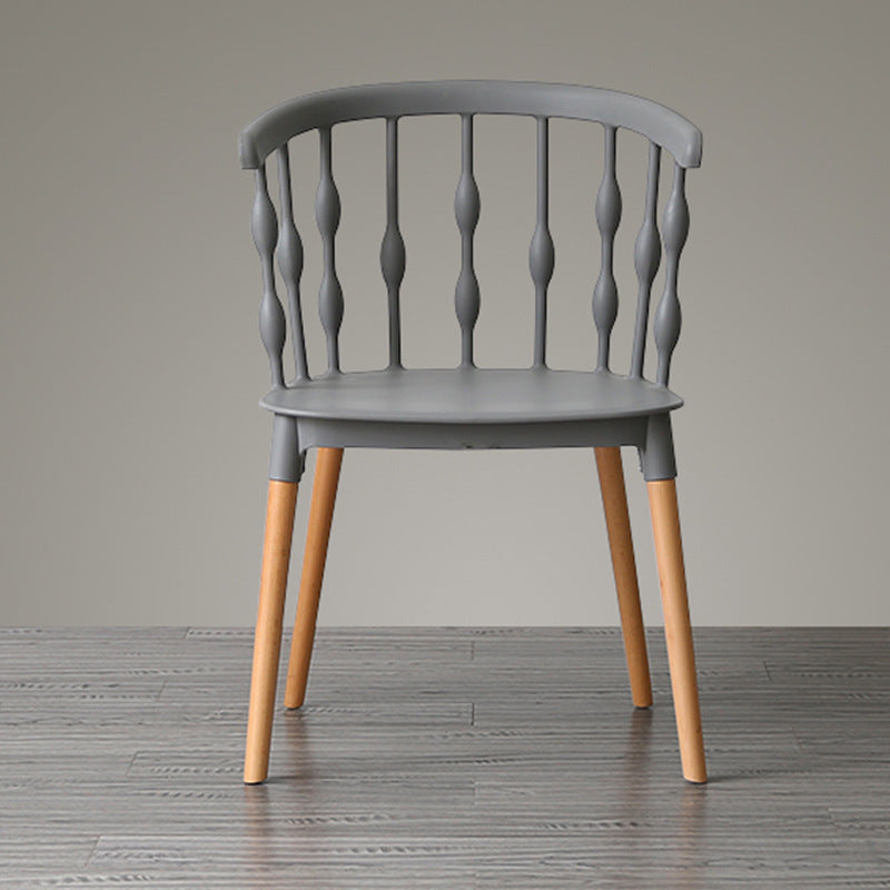 Chaise de salle à manger en plastique PP à lanières verticales créatives contemporaines avec dossier en hêtre pour salle à manger 