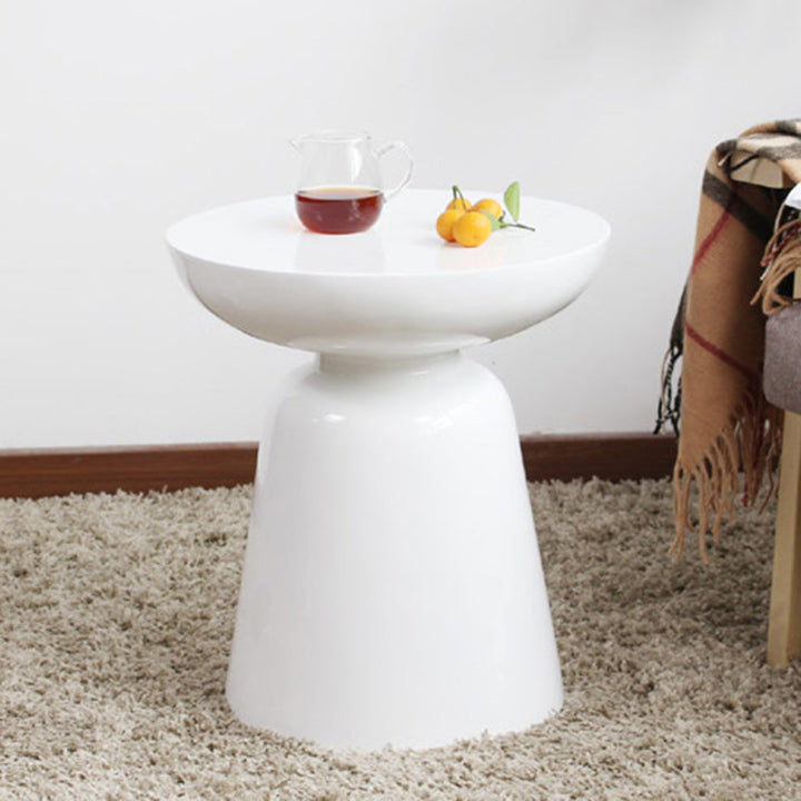 Zeitgenössischer skandinavischer runder Scheibensäulen-Fiberglas-Beistelltisch 1-stöckig für Wohnzimmer 