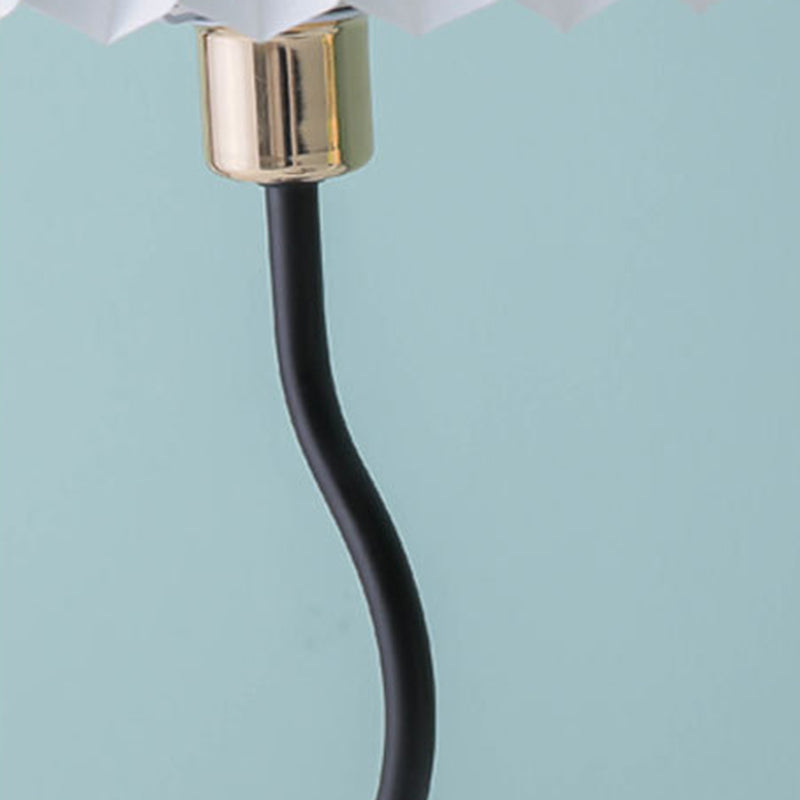 Lampe de table 1 lumière avec base courbée et abat-jour plissé vintage danois 