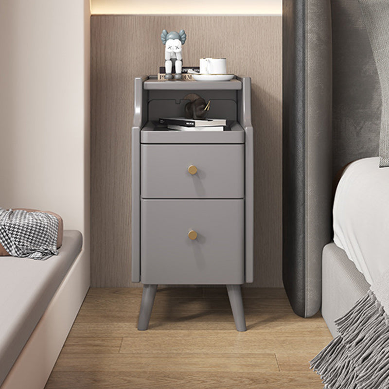 Moderner minimalistischer schmaler rechteckiger Nachttisch aus Holz mit 2 Schubladen für das Schlafzimmer 