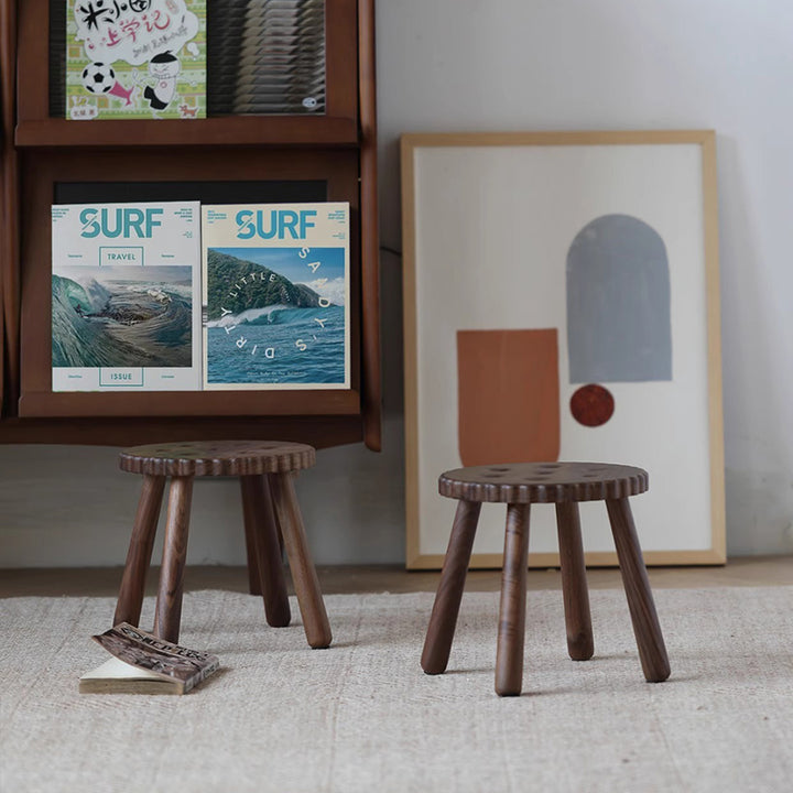 Tabouret bas pour enfants en bois massif de noyer noir, de forme ronde et style créatif contemporain, pour salon 