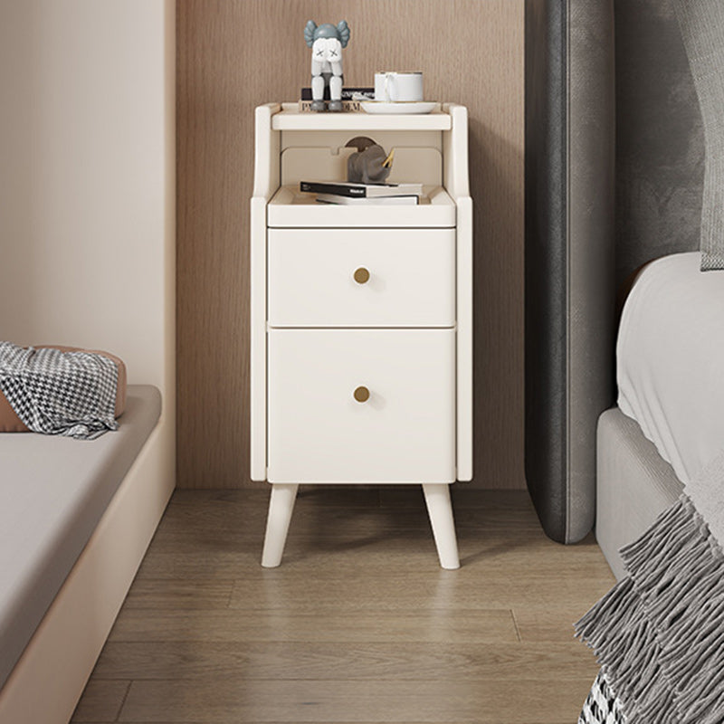 Moderner minimalistischer schmaler rechteckiger Nachttisch aus Holz mit 2 Schubladen für das Schlafzimmer 