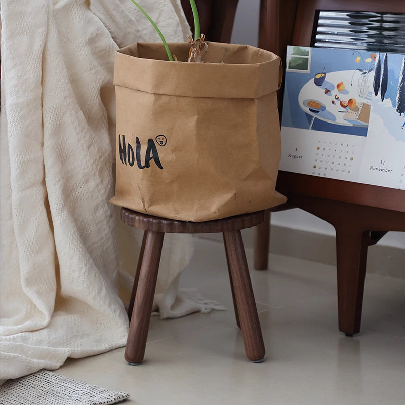 Tabouret bas pour enfants en bois massif de noyer noir, de forme ronde et style créatif contemporain, pour salon 