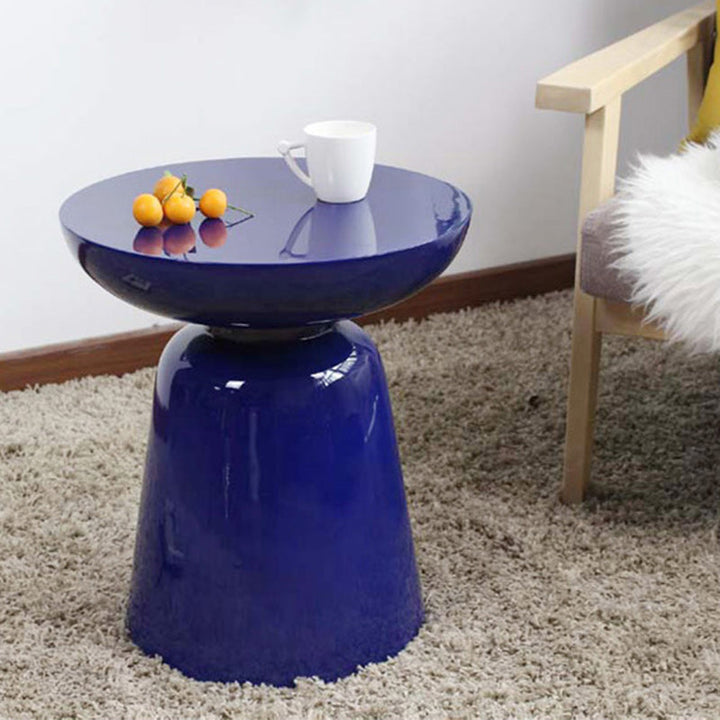 Zeitgenössischer skandinavischer runder Scheibensäulen-Fiberglas-Beistelltisch 1-stöckig für Wohnzimmer 