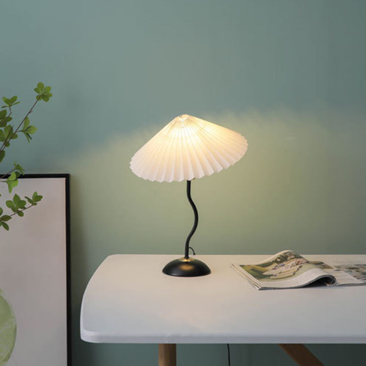 Lampe de table 1 lumière avec base courbée et abat-jour plissé vintage danois 