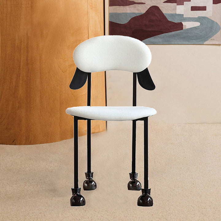 Chaise contemporaine créative en forme de chiot en velours rembourré avec cadre en acier inoxydable, dossier ouvert et sans accoudoirs pour le salon 
