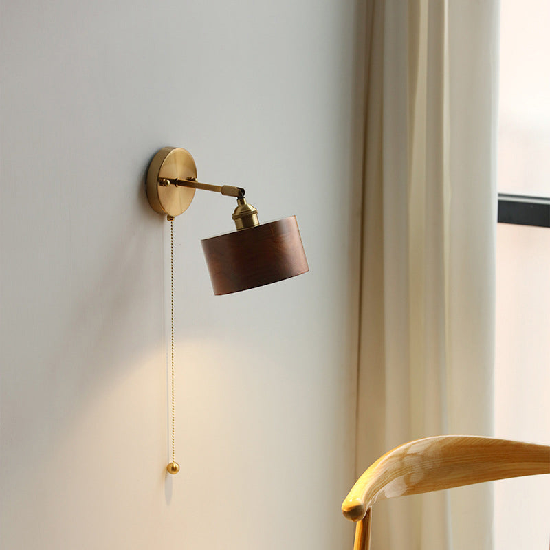Zeitgenössische skandinavische runde Kegelkuppel Kupferholz 1-Licht Wandleuchte Lampe für Schlafzimmer 