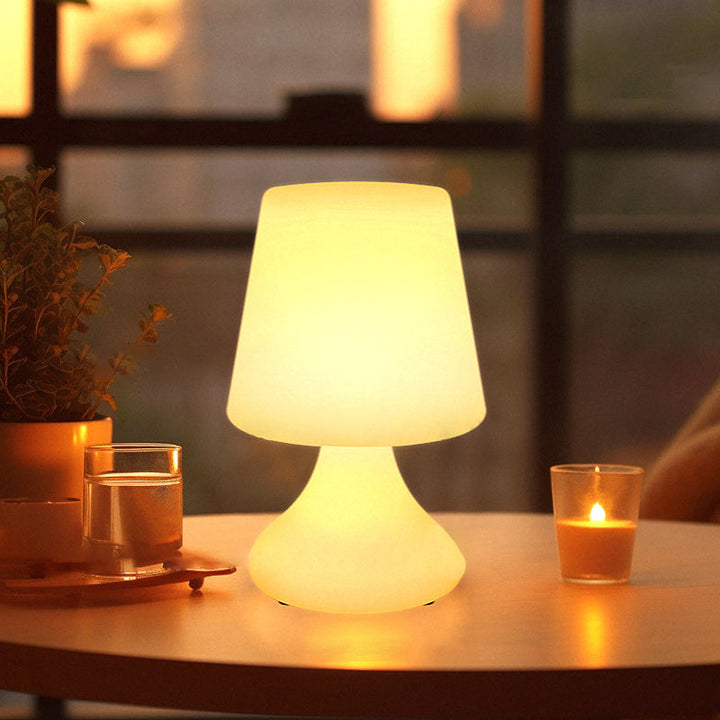 Modernes, unbedeutendes PE-Cup-Form-USB-LED-Tischlampen-Nachtlicht für die Terrasse im Freien 