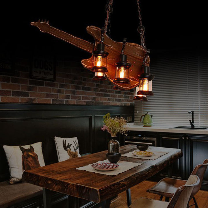 Tradicional lámpara de araña de 6 luces de hierro en forma de guitarra con tallado en madera para comedor 