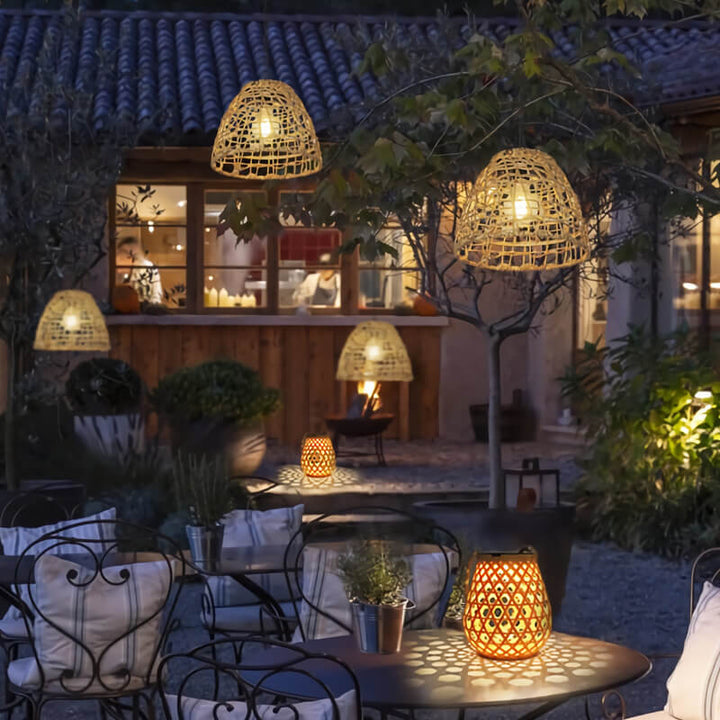 Traditionelle rustikale Eisen-Netz-Rattan-Webkäfig-LED-Solar-Wasserdichte Pendelleuchte für den Außenbereich 