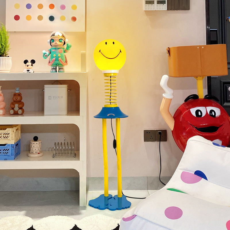 Lámpara de pie de hardware de PVC de 1 luz de primavera creativa contemporánea Smiley para sala de estar 