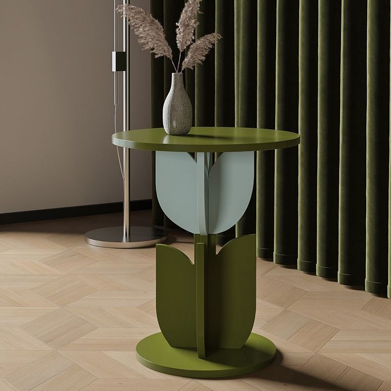 Table basse de salon contemporaine avec plateau en verre ondulé et design tulipe 