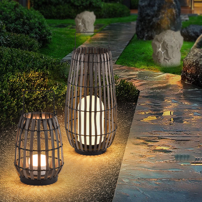 إضاءة خارجية LED للمناظر الطبيعية على شكل أسطوانة شمسية مقاومة للماء من الحديد بتصميم عصري مقلد كراتان للحديقة 