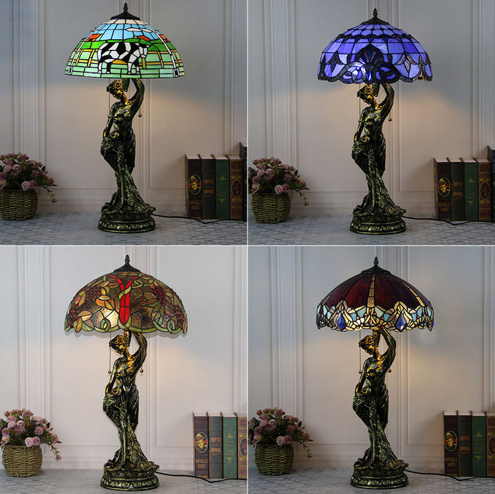 Lampe de table à 2 lumières avec base de femme jolie en forme de vache en diamant de raisin en dôme de verre en résine Tiffany traditionnel pour chevet 