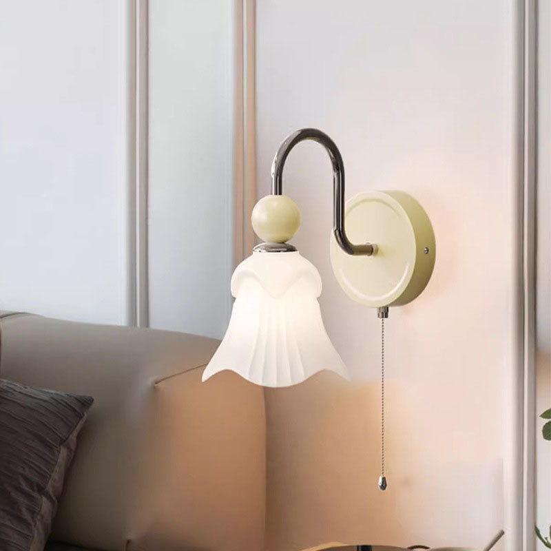 Traditional French Flower Round Ball Iron Glass 1-Light Wall Sconce Lamp For Bedroom