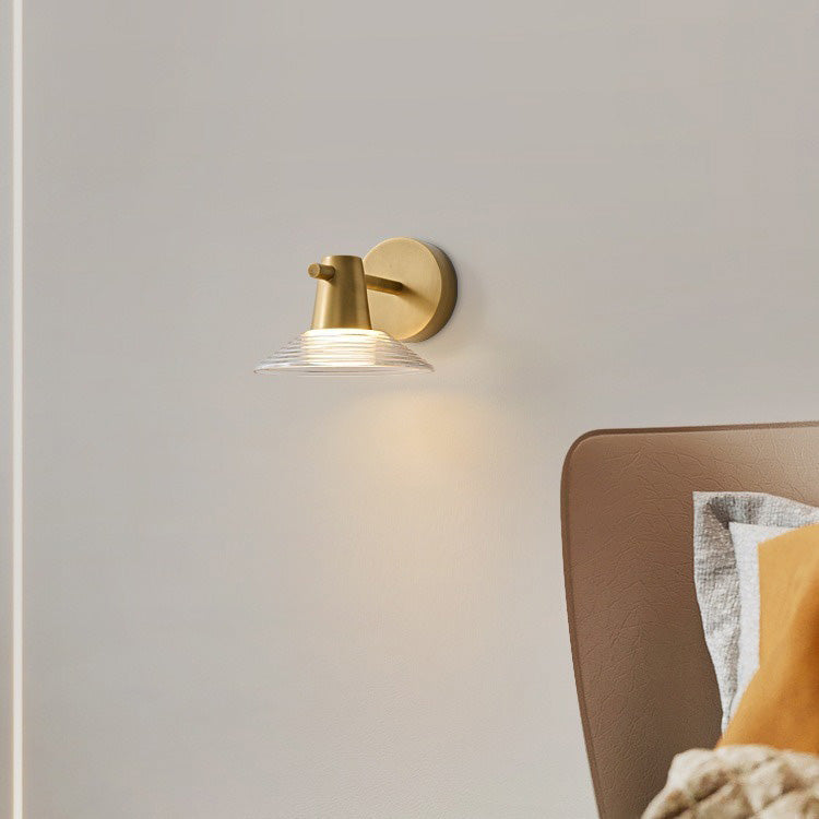 Zeitgenössische nordische Vollkupfer Acryl konische LED Wandleuchte Lampe für Wohnzimmer 
