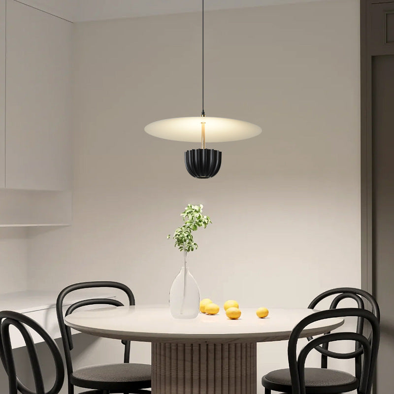 Suspension LED ronde en aluminium scandinave contemporaine pour salon 
