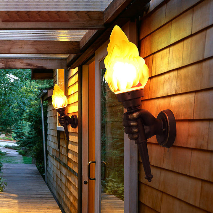 Lampe murale extérieure contemporaine créative en aluminium et verre avec une torche à main 1 lumière pour jardin 