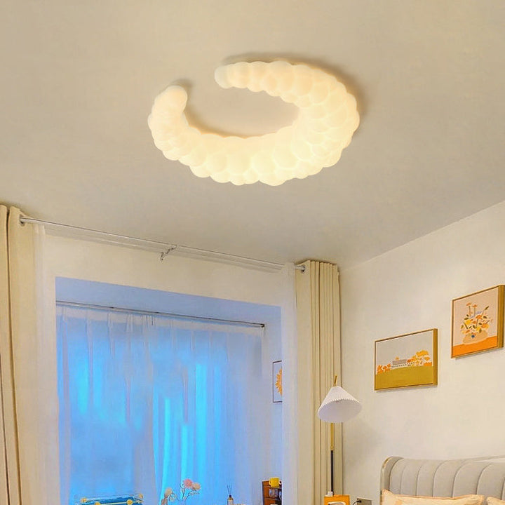 Moderne unbedeutende Deckenleuchte Crescent PE Iron LED Unterputz für Schlafzimmer 