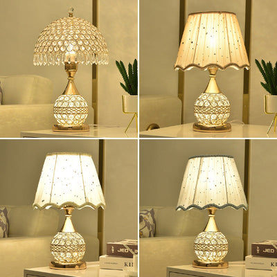 Zeitgenössische Luxus Stoff Schatten Kristall Ball Eisen Basis 1-Licht Tisch Lampe Für Home Office 