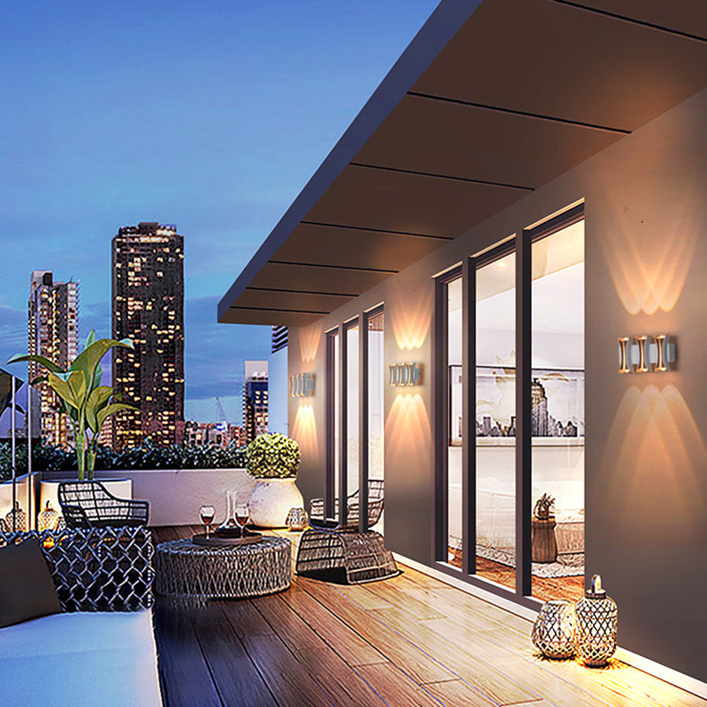مصباح حائط LED زجاجي من الألومنيوم مستطيل مقاوم للماء بتصميم عصري بسيط للفناء الخارجي 