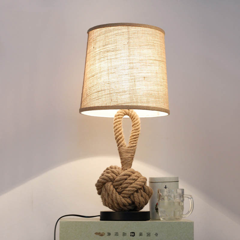 Traditionelle rustikale runde Eisen-Hanfseil-Leinen 1-Licht-Tischlampe für das Schlafzimmer 