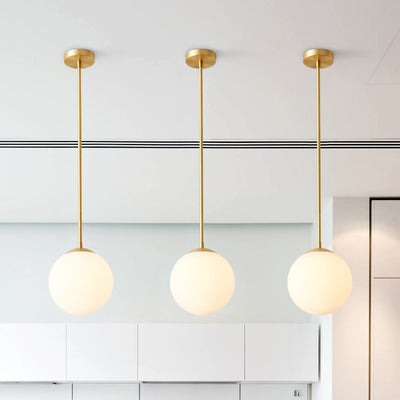Eisen Nordic Persönlichkeit Goldene Gerade Stange Weißer Kugel Design 1-Licht Pendelleuchte 