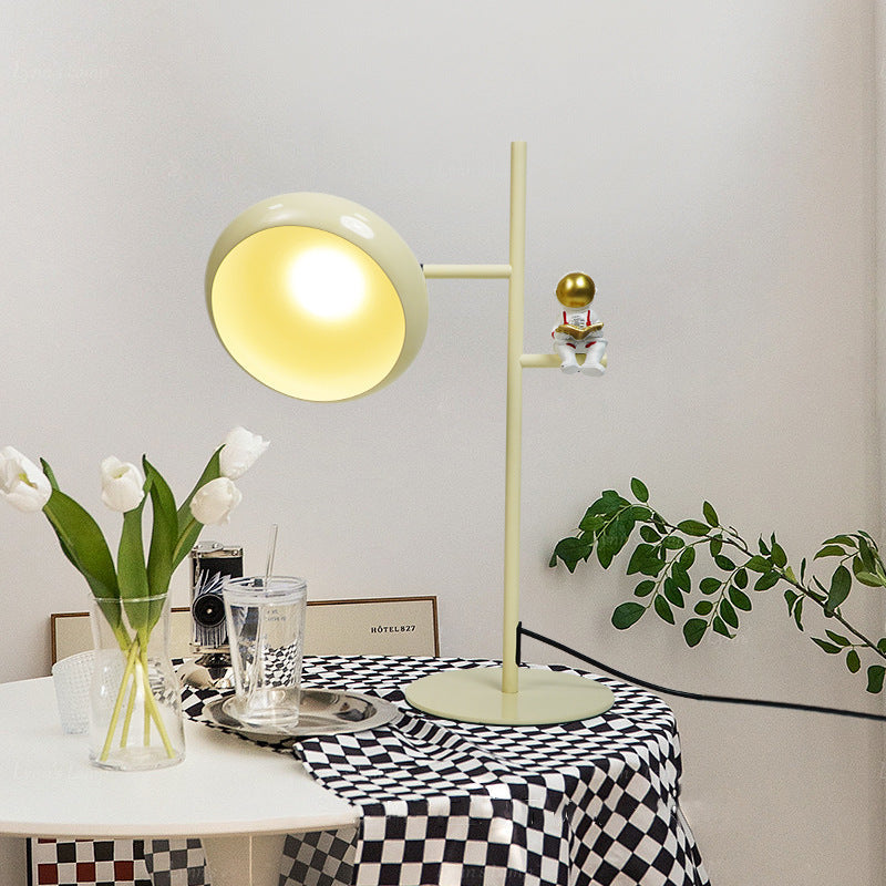 Moderne minimalistische cremefarbene runde Tischlampe aus Eisen mit 1 Licht für Schlafzimmer 