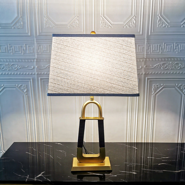 Lámpara de mesa moderna minimalista rectangular de metal y cuero con 1 luz para dormitorio 