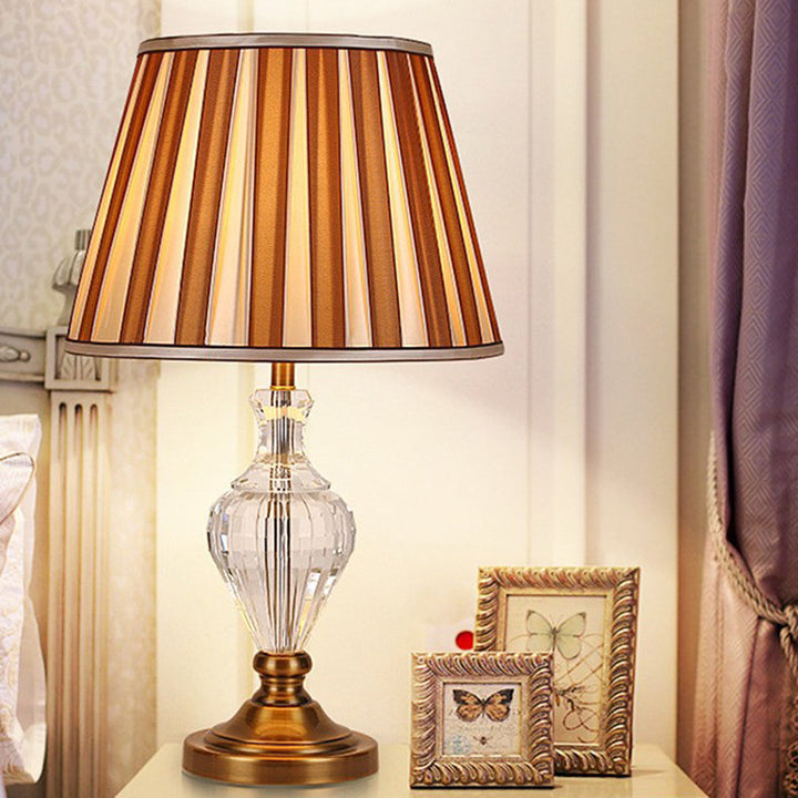 Lámpara de Mesa de 1 Luz con Cristal y Tela de Hardware Cilíndrico Tradicional Europeo para Dormitorio 