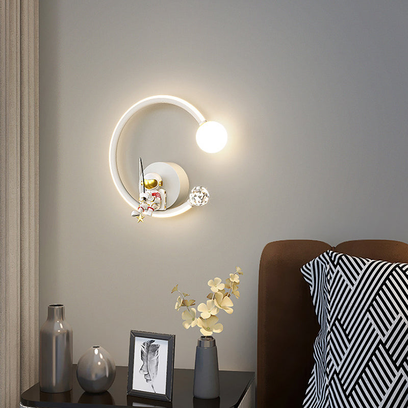 Applique murale LED en fer et aluminium pour chambre à coucher, astronaute de dessin animé créatif contemporain 