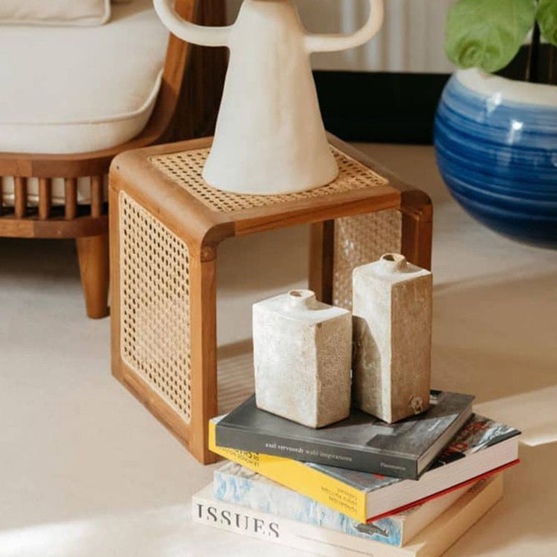 Traditioneller quadratischer Couchtisch aus massivem Holz mit Vintage-PE-Rattangeflecht für das Wohnzimmer 