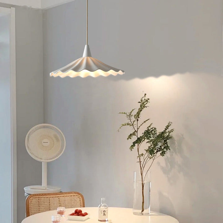Moderne minimalistische runde plissierte Keramik 1-Licht Pendelleuchte für Wohnzimmer 