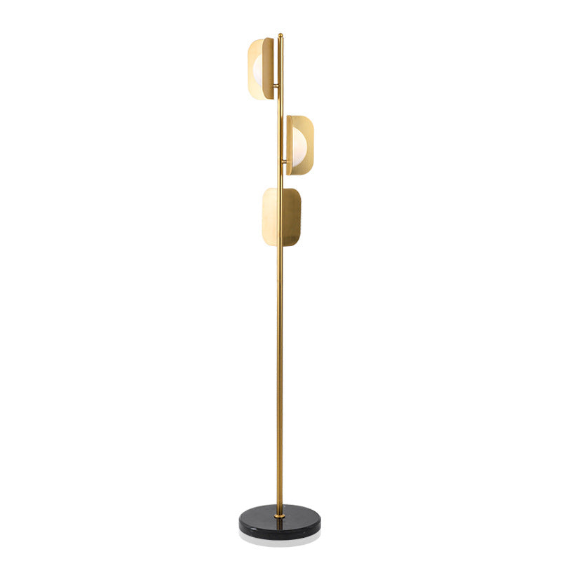 Zeitgenössische, schlichte, klappbare, quadratische Stehlampe mit 3 Lichtern und Metall-Marmorsockel für das Home Office 