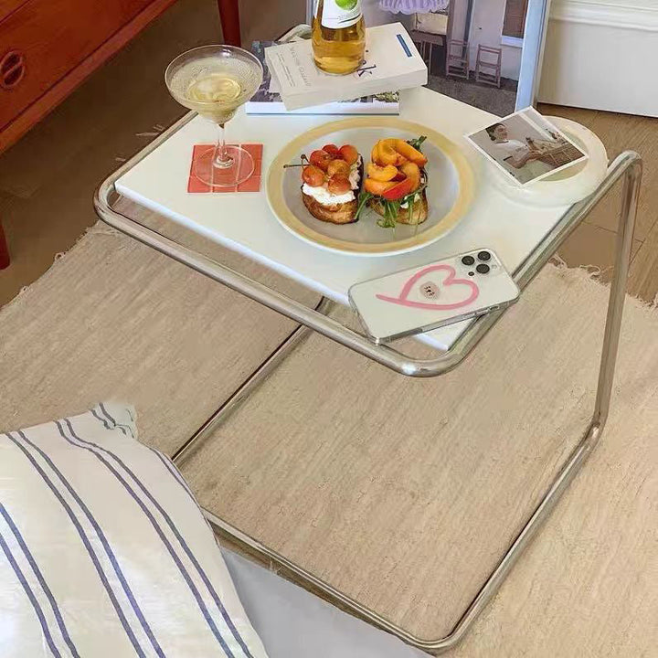 Moderner minimalistischer rechteckiger C-förmiger Beistelltisch aus MDF und Edelstahl für das Wohnzimmer 