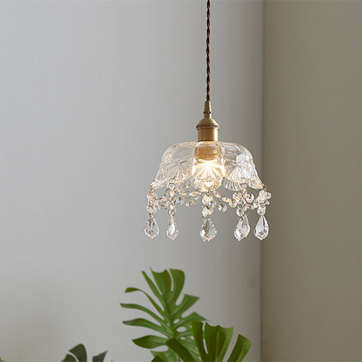 Luminaire suspendu contemporain nordique rond en laiton sculpté avec verre et cristal à 1 lumière pour salon 