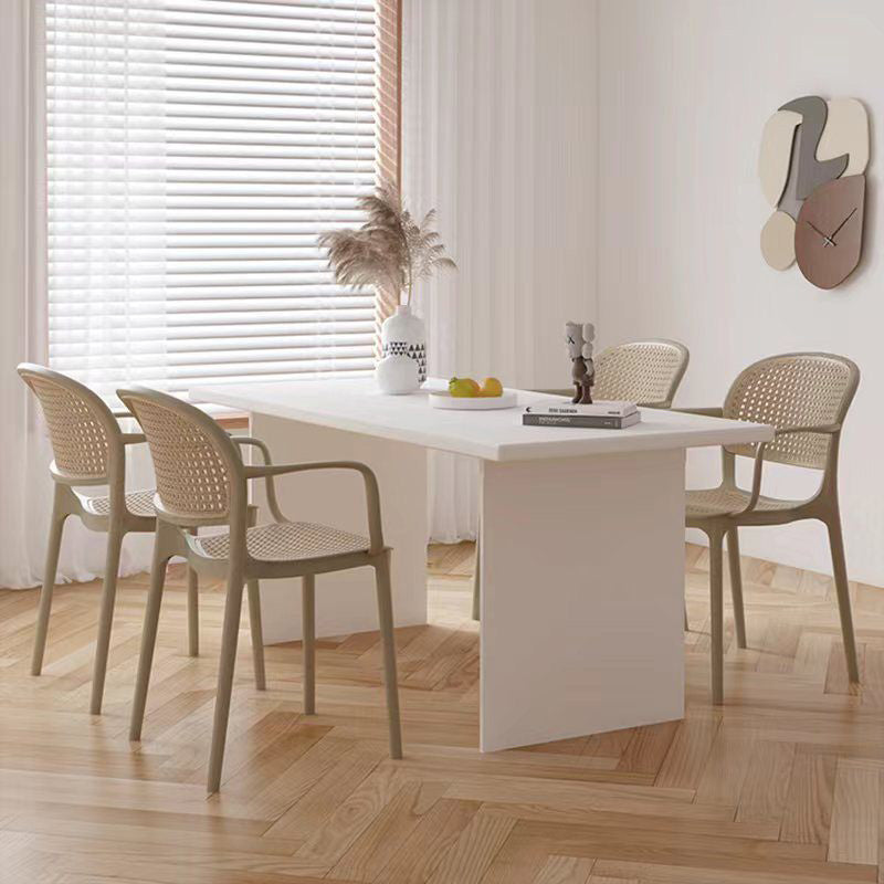 Chaise de salle à manger contemporaine nordique carrée en plastique imitation rotin avec dossier et accoudoirs pour salle à manger 