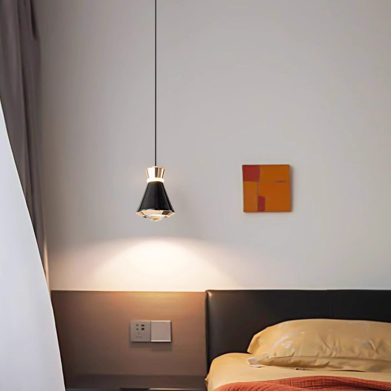 Zeitgenössische nordische konische Aluminium-Acryl-LED-Pendelleuchte für Wohnzimmer 